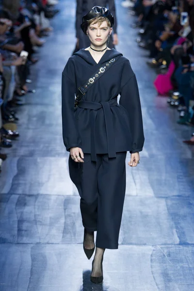 Look 1